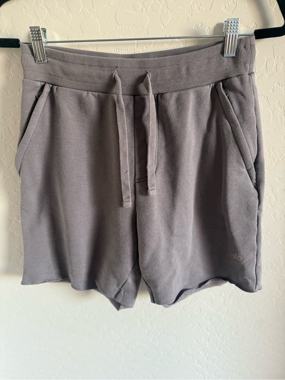 ALO yoga shorts size small
